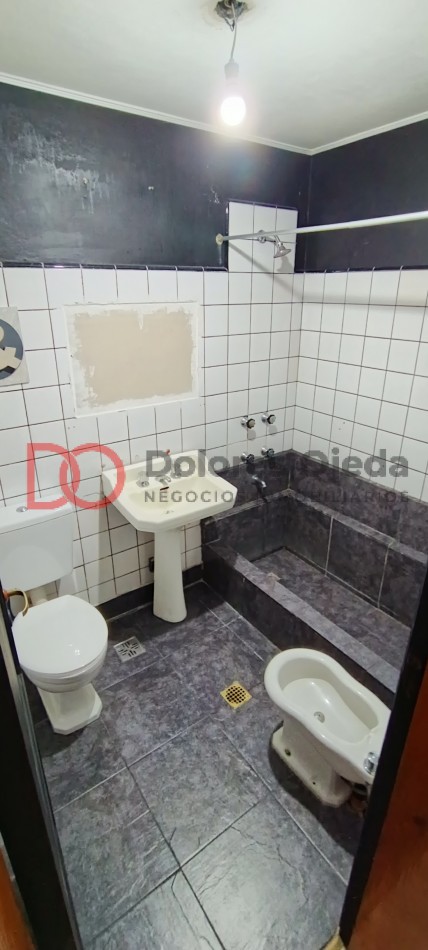 Alquiler casa urbana mas departamento o local comercial